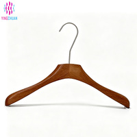 Fournisseur chinois de cintres pour vêtements, produits ménagers, cintres empilables, flexibles et polyvalents en bois pour magasins de vêtements