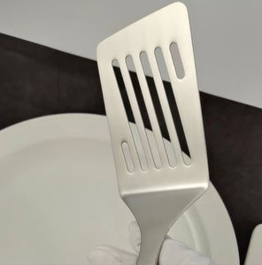 DFSP15 Espátula Ranurada para Cocinar y Freír Carne de Res, Personalizada y en Stock, de Acero Inoxidable SUS304 - Product Image 3