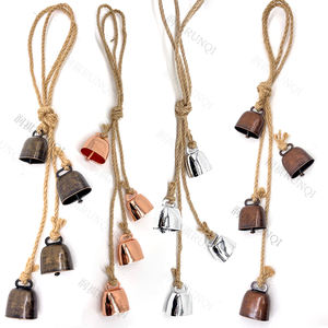 जानवर अपनी गर्दन के चारों ओर घंटियाँ पहनते हैं जो पुरानी रंग रेट्रो शैली देहाती जानवर छोटी धातु की घंटियाँ कस्टम पालतू गाय बी - Product Image 3