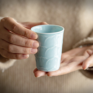 Taza de Porcelana Mini Cola Cup con Diseño Tradicional Chino de Pétalos de Loto para Té de la Tarde - Product Image 3
