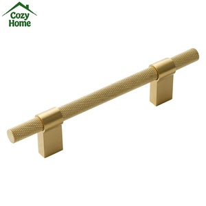 Poignée de meuble de luxe dorée en laiton brossé massif moleté, longue, pour portes d'armoires de cuisine, armoires et tiroirs - Product Image 1