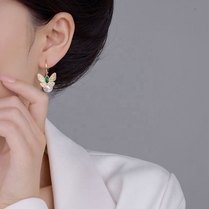 Pendientes de Perlas con Mariposa de Circonio Microincrustado Retro de Lujo Francés para Mujer, Accesorio de Moda Versátil de Alta Gama, Internet - Product Image 5