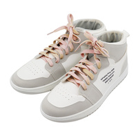 Faites une déclaration de mode: les baskets AJ jumelées à des lacets Tie-Dye lacet de style ancien