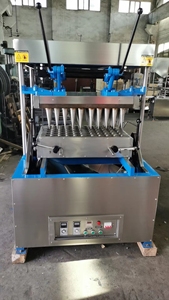 Machine semi-automatique pour <span class=keywords><strong>cornets</strong></span> <span class=keywords><strong>de</strong></span> crème glacée / Prix <span class=keywords><strong>de</strong></span> la machine à <span class=keywords><strong>cornets</strong></span> <span class=keywords><strong>de</strong></span> crème glacée / Machine à <span class=keywords><strong>cornets</strong></span> <span class=keywords><strong>de</strong></span> crème glacée - Product Image 2