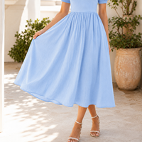 Minimalistische hemelsblauwe jurk met vierkante hals en pofmouwen, midi-lengte, dames zomerjurk van katoen, resort stijl, tijdloze A-lijn jurk, op maat gemaakte OEM