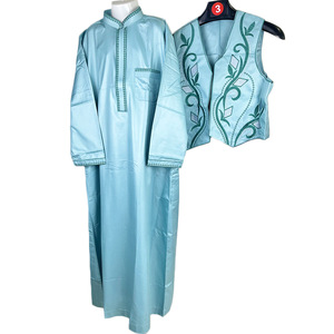 Conjunto de Thobe Islámico para Niños de Dubái en Oferta - <span class=keywords><strong>Traje</strong></span> Musulmán Modesto de Dos Piezas con Bordado Sencillo para Niños del Medio Oriente - Product Image 1