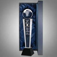 Trophée en cristal personnalisé par Noble Manufacturer avec globe gravé au laser, récompense annuelle pour les contributions exceptionnelles, les réalisations et la coopération