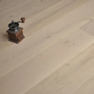 Grande planche de couleur gris clair en bois machiné par chêne Européen carrelage sol