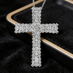 สร้อยคอจี้รูปกางเขนแบบคลาสสิก ชุบทองคำขาว 10K/14K/18K ประดับเพชร CVD ผลิตในห้องปฏิบัติการ ของขวัญสำหรับโอกาสพิเศษ - Product Image 3