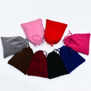 ถุงของขวัญกำมะหยี่แบบใช้แล้วทิ้งพร้อมเชือกผูก ขนาด 12x15, 13x18 ซม. ขายส่ง ใช้ซ้ำได้ เป็นมิตรกับสิ่งแวดล้อม สีและโลโก้ปรับแต่งได้ สำหรับคริสต์มาส งานแต่งงาน - Product Image 6