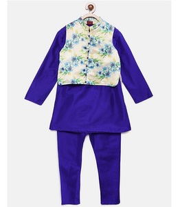 Conjunto Étnico para Niñas con Blusa Bordada con Volantes y Pantalones Palazzo Estampados en Blanco y Azul (0-6 Meses a 14 Años) - Product Image 1