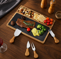 Planche à découper en bois d'acacia avec sections séparées et plateau de service pour fromages, charcuteries et craquelins, idéale pour les fêtes et l'usage domestique
