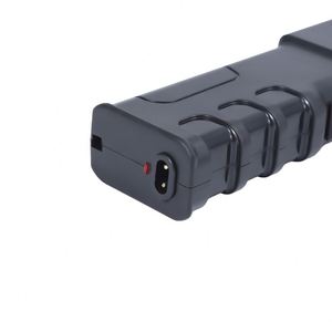 Lampe torche tactique noire portable pour extérieur avec porte-clés, éclairage rapide et sûr, 928, logo OEM, expédition rapide, chargeur UE et US, Magiusa - Product Image 2