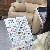 Support d'affichage vertical haut de gamme en acrylique pour échantillons de vernis à ongles, présentoir de luxe transparent pour nail art