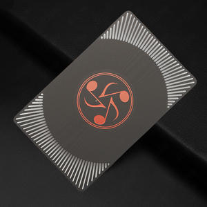 Elegante Tarjeta de metal negro con diseño de nota musical roja Tarjeta de metal creativa - Product Image 1