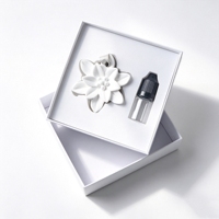 Diffuseur d'huiles essentielles en porcelaine en forme de fleur, désodorisant suspendu en céramique parfumée pour la maison, la voiture et la penderie