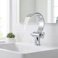 Robinet de salle de bain moderne à double poignée avec bec cascade et design à montage sur comptoir pour lavabo