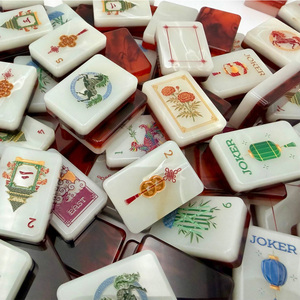 Jeu <span class=keywords><strong>de</strong></span> <span class=keywords><strong>Mahjong</strong></span> Américain 2 couches en Acrylique Rouge Ambre 160 pièces, Tuiles personnalisées avec motifs Cheval et Nœud <span class=keywords><strong>Chinois</strong></span>, OEM, Jeu <span class=keywords><strong>de</strong></span> <span class=keywords><strong>Mahjong</strong></span> Américain Personnalisé - Product Image 1