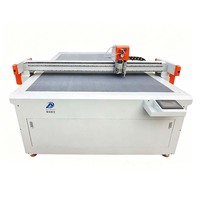 Cutter CNC oscillant entièrement automatique avec système d'alimentation pneumatique à rouleaux pour la production en lot de matériaux flexibles