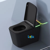 Toilette intelligente en céramique carrée intelligente de luxe noire automatique capteur S-Trap sans pression d'eau chasse d'eau avec télécommande