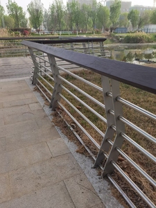 Iluminación LED Minimalista Moderna para Barandillas, Duradera, de Grado Ingeniería, Reflectante, Longitudes Personalizadas para Parques y Distritos Exteriores - Product Image 5