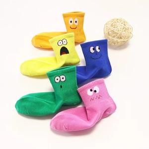 Vente en gros de chaussettes amusantes avec broderie faciale pour enfants, tout-petits, motif dessin animé, chaussettes à la cheville mignonnes pour garçons, filles et bébés - Product Image 2