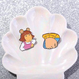 Spilla Personalizzata in Metallo Smaltato Morbido Arthur FIST per Zaino, Accessori Moda e Decorazione Abbigliamento, Accessorio per Cappello Meme - Product Image 4