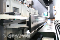 Cintreuse de panneaux en tôle CNC PBE-80t 100t 150t 200t 2000mm 2500mm pour la fabrication d'armoires en acier, de panneaux d'ascenseur et de portes
