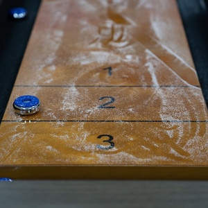 Meja Permainan Shuffleboard Kayu Solid Profesional Berkualitas Tinggi untuk Olahraga Dalam Ruangan dengan Papan Skor Elektronik 9ft/12ft/14ft/16ft - Product Image 5