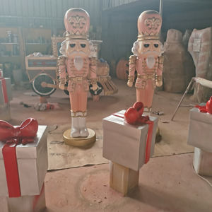 Sculpture de roi <span class=keywords><strong>casse</strong></span>-noisettes en fibre de verre pour extérieur, idéale pour la décoration de Noël et d'événements, en résine, pour affichage festif en centre commercial - Product Image 4