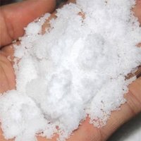 Bicarbonate d'ammonium librement fluide, traité anti-agglomérant, facile à mélanger et à doser