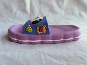 รองเท้าแตะลายการ์ตูนสีม่วงอ่อน พื้นรองเท้า EVA หนา 17 มม. แบบเปิดนิ้วเท้า ใส่ได้ทุกฤดู สำหรับใส่ในบ้าน - Product Image 1