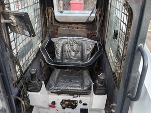 Chargeuse compacte S300 d'occasion, modèle 2022, capacité de charge nominale de 1 tonne, moteur à faible nombre d'heures de fonctionnement - Product Image 6