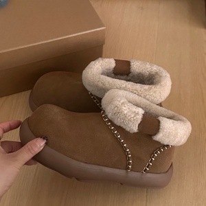 Bottes Ugg de créateur de haute qualité, élégantes, luxueuses, imperméables, hautes jusqu'au genou, pour homme et femme, en laine et cuir, confortables, chaudes et robustes - Product Image 1