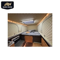 Remorque de voyage avec extension coulissante sur le toit relevable de camping-car dans le plateau de camion 4x4 à plateau plat, carrosserie de 22 pieds, boîte plate, pop-up