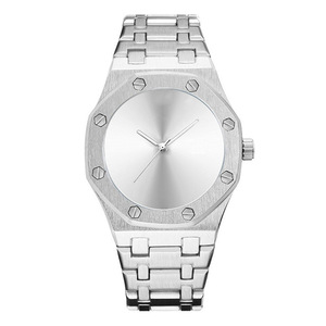 Reloj de cuarzo para hombre, sin logotipo, elegante, deportivo, resistente al agua, con calendario y correa de acero. - Product Image 2
