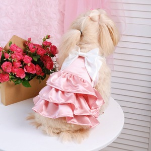Robe rose en satin pour animaux de compagnie, robe de la Saint-Valentin pour chien avec nœud en forme de cœur, vêtements transfrontaliers pour animaux de compagnie. - Product Image 1
