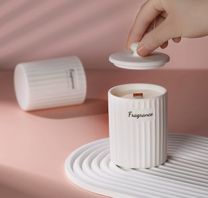Bougie parfumée en cire de soja naturelle avec couvercle en céramique blanche gaufrée verticale, personnalisable en usine, avec ruban de luxe et poignée, cadeau pour la Fête des Mères - Product Image 4