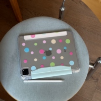 Étui de protection tendance pour tablette iPad A16 avec motif à pois colorés, compatible Pro 13/11 avec emplacement pour stylet, accessoire à clipser pour Air 8/7/6.