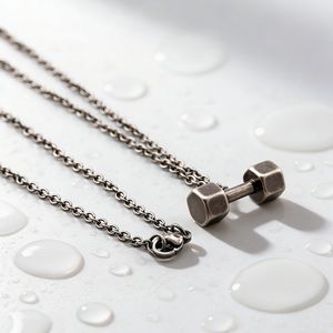 สร้อยคอจี้รูปดัมเบล ไทเทเนียมสตีล สีเงินโบราณ รูปทรงหกเหลี่ยม สำหรับทุกเพศ ใส่ได้ทุกวัน - Product Image 1