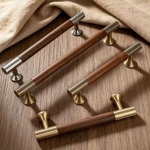 Poignées de porte d'armoire en laiton massif et bois de noyer style mi-siècle, poignées de tiroir en bois antique – Offre Spéciale - Product Image 1
