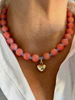 Collier ras de cou en perles de calcédoine violette d'été, fait main, de qualité supérieure, vente en gros, bijoux personnalisés, minimaliste, avec un charme en forme de cœur rouge