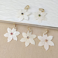 Nouveau design Pendentif sculpté Fleur de jasmin en coquillage naturel, incrusté de zircon et nacre, accessoire de bijouterie DIY, composants de collier