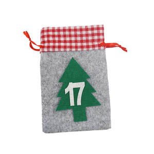 Sacs en papier kraft de Noël personnalisés avec ruban imprimé pour petits emballages en polyester - Product Image 2