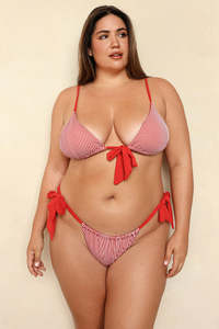 Bikini a triangolo da donna personalizzato rosso e bianco a righe, con spalline regolabili, slip a vita bassa arricciato, ad asciugatura rapida - Product Image 6