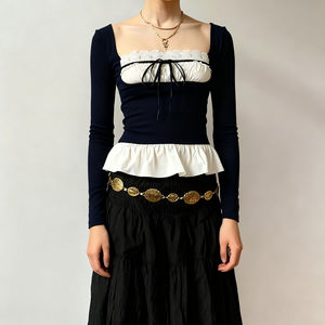 Camiseta de manga larga con cuello cuadrado de encaje y cordones, estilo moderno para chicas atractivas, con combinación de colores en contraste, cintura ajustada y parte superior con volantes. - Product Image 1