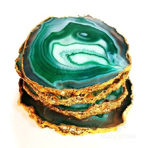 Posavasos de ágata verde natural con borde chapado en oro Feng Shui decoración del hogar hecho en La India estatuilla de pavo real para decoración de mesa - Product Image 1