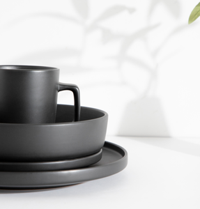 Wholesale Luxury Eco-friendly Durable Reusable 16pcs Vertical Edge Ceramic Stoneware Matt Black <b>Dinnerware</b> Set - Product Image 1