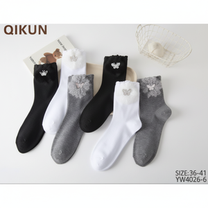 Calze ornamentali da ragazza carina taglia unica con ricamo morbido e traspirante con stampa di cartoni animati Logo personalizzato caldo caldo per la primavera - Product Image 1