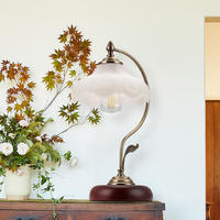 Lampe de table vintage en forme de tulipe avec base en fer - Alimentation secteur LED lumière blanc chaud pour ambiance de chevet et de salon (garantie 3 ans)